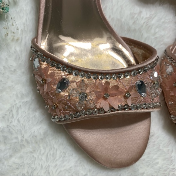 Badgley Mischka Brand
Taylin Low Heel Glamour Sandal - Picture 7 of 15